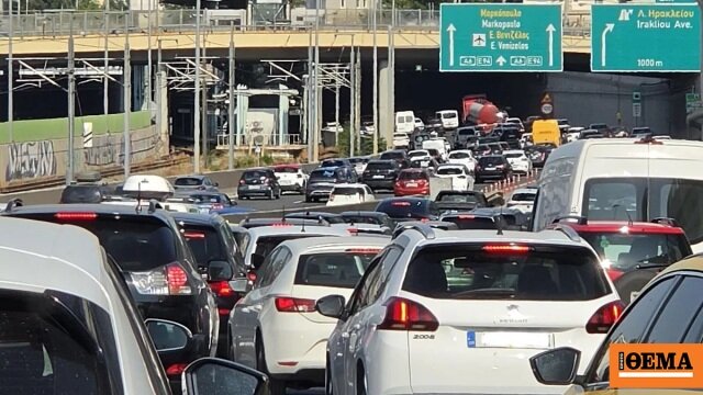 Σοβαρό τροχαίο με έναν τραυματία στην αττική οδό, διακοπή κυκλοφορίας στο ρεύμα προς αεροδρόμιο