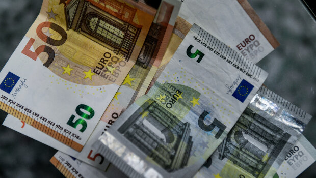 Ποια επιδόματα ανεβάζει ο νέος κατώτατος μισθός