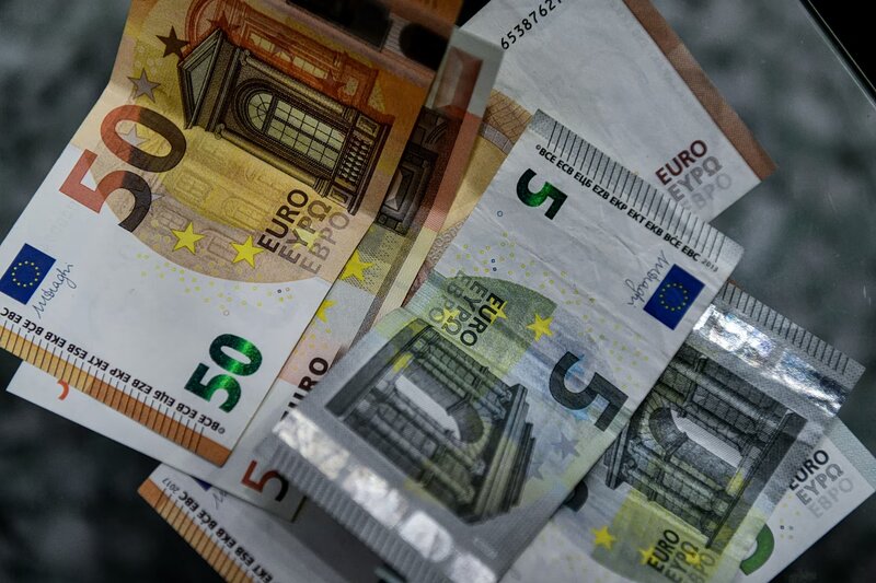 Ποιοι ελεύθεροι επαγγελματίες θα πληρώσουν λιγότερο φόρο το 2027
