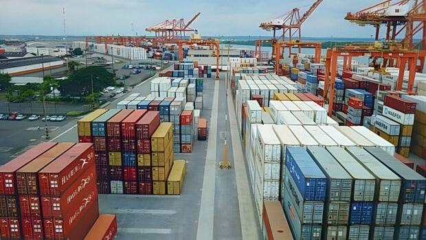 Η Κολομβία απαντά με δασμούς 100% στα εμπορικά πυρά του Ισημερινού