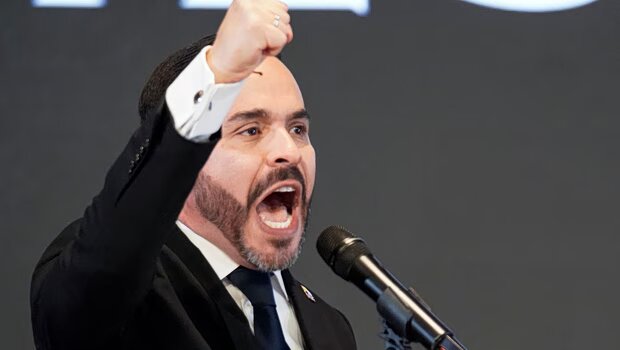 Κολομβία: ο δε λα εσπριέγια κατηγορεί τον πέτρο για «απόπειρα πραξικοπήματος»