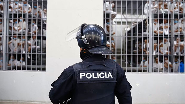 Πολύνεκρη εξέγερση σε φυλακή υψίστης ασφαλείας