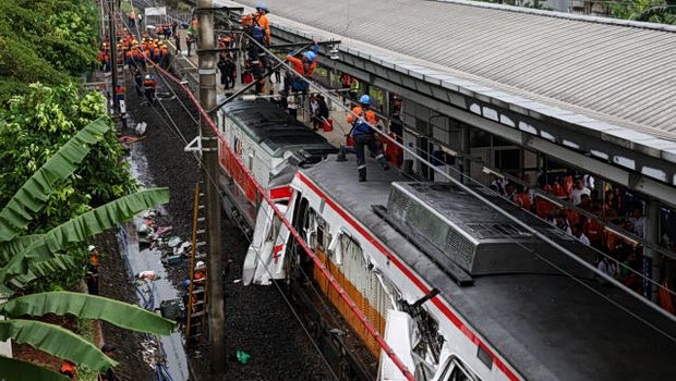 Πολύνεκρη σύγκρουση τρένων