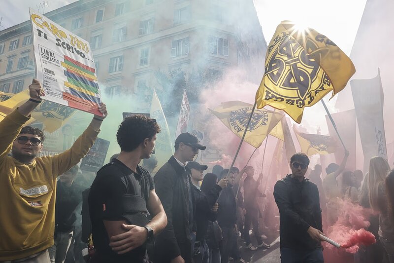 Η οργή στην ευρώπη φουντώνει, η ακροδεξιά εκμεταλλεύεται τις διαδηλώσεις για να προβάλει το δόγμα «νόμος και τ