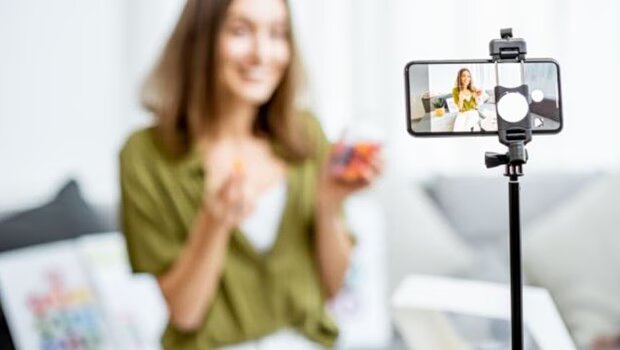 Φοροδιαφυγή: στο στόχαστρο της ααδε οι influencers - στο μικροσκόπιο οι αναρτήσεις στα social media