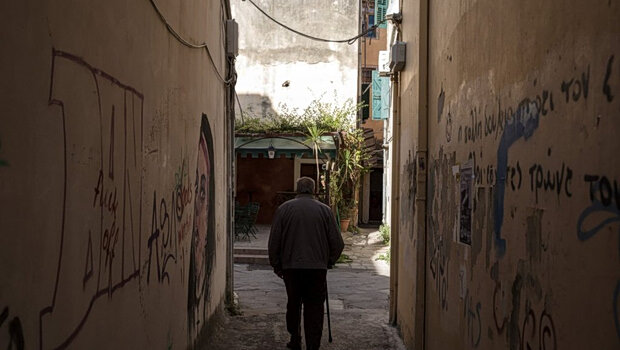 Πόσοι θα είναι οι έλληνες το 2100 - η ηλικιακή πυραμίδα του πληθυσμού