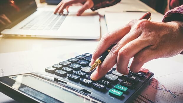 Πότε ανοίγει η πλατφόρμα για τις 72 δόσεις για χρέη στην εφορία - ποιους και πώς ωφελεί η ρύθμιση