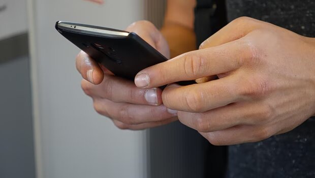 Πότε πρέπει να δηλώνονται μεταφορές χρημάτων και γονικές παροχές μετρητοίς σε παιδιά ή εγγόνια