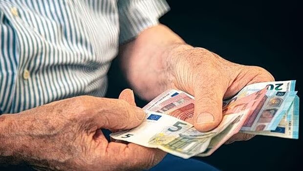 Πότε θα πληρωθούν οι συντάξεις αυγούστου και σεπτεμβρίου - οι ημερομηνίες πληρωμής