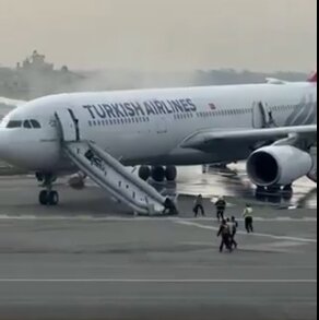Φωτιά σε αεροσκάφος της turkish airlines μετά την προσγείωσή του - δείτε βίντεο
