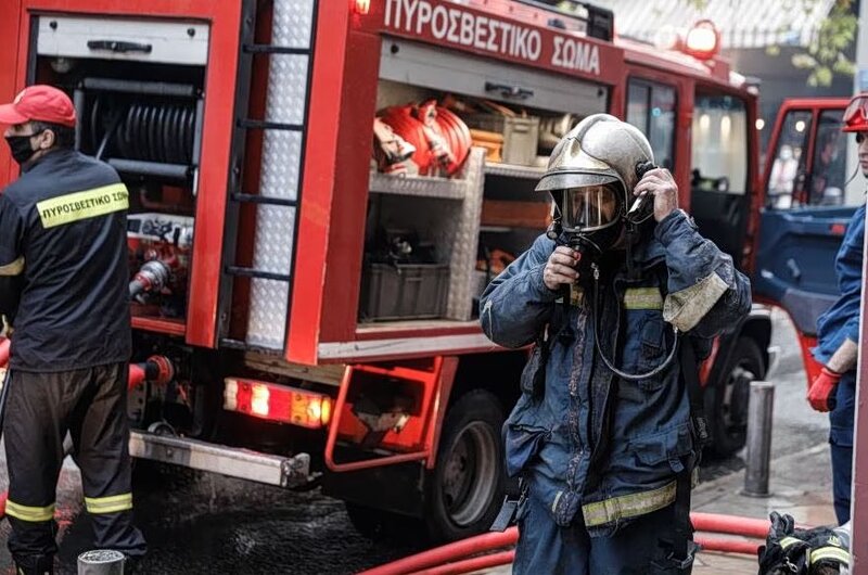 Φωτιά σε διαμέρισμα στη θεσσαλονίκη - στο νοσοκομείο μία γυναίκα με εγκαύματα