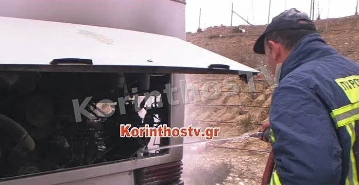 Φωτιά σε μεταγωγικό λεωφορείο με κρατούμενους στο ύψος της αρχαίας νεμέας
