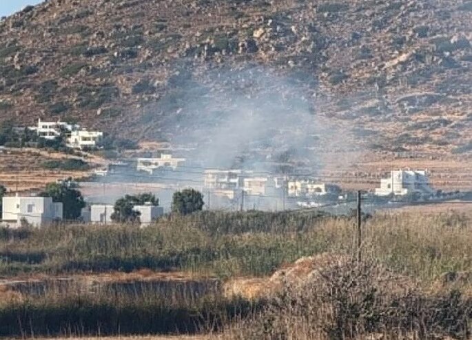 Φωτιά στη νάξο - επιχειρεί ένα ελικόπτερο