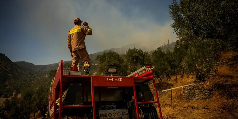 Φωτιά στην ερμακιά κοζάνης - επιχειρούν εναέριες και επίγειες δυνάμεις