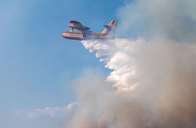 Φωτιά στον μύτικα θήβας - σηκώθηκαν 8 αεροσκάφη