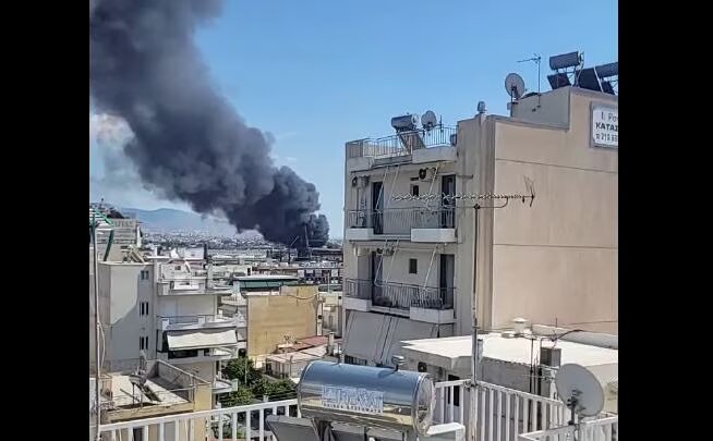 Φωτιά στου ρέντη κοντά στην εθνική οδό - καίγονται σκουπίδια και λάστιχα - μήνυμα από το 112