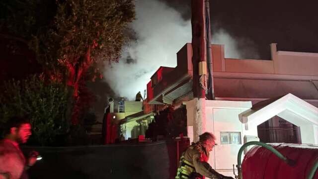 Φωτιά τώρα σε μονοκατοικία στην αρτέμιδα, έρευνες για τυχόν εγκλωβισμένους, δείτε βίντεο