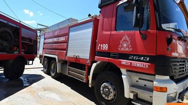 Φωτιά τώρα στην εγνατία οδό στην αλεξάνδρεια ημαθίας: ξεκίνησε από φορτηγό και επεκτάθηκε σε χαμηλή βλάστηση, 