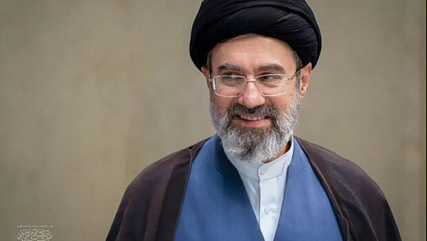 «Ο Μοτζτάμπα Χαμενεΐ αναρρώνει από σοβαρά τραύματα στο πρόσωπο και τα πόδια»