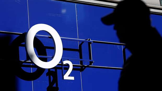 Τουλάχιστον 1.000 θέσεις εργασίας περικόπτει η o2 telefónica