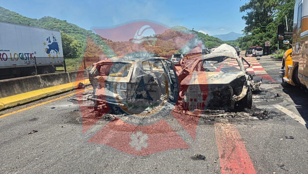 Τουλάχιστον 10 απώλειες σε τροχαίο, ανάμεσά τους 2 ανήλικοι
