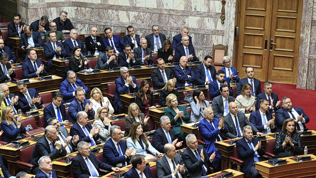 Βουλή: το βαρύ κλίμα στη κο της νδ, η αβεβαιότητα και οι αντιπαραθέσεις για τις άρσεις ασυλίας των «13» του οπ