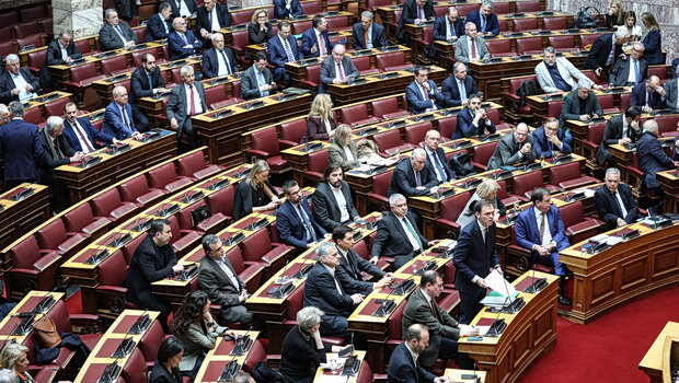 Βουλή: ξεκίνησε η διαδικασία της συνταγματικής αναθεώρησης - διάλογος κωφών και άλλη μια χαμένη ευκαιρία