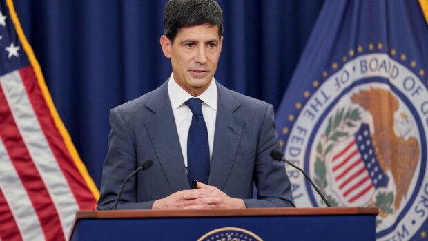 Γουόρς: η νέα εποχή στη fed φέρνει λιγότερα λόγια και περισσότερα ερωτήματα