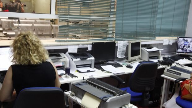«πάγο» σε επαναφορά των δώρων στο δημόσιο βάζει η κυβέρνηση