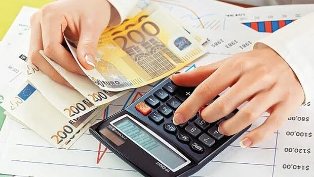 Απαραίτητη η νέα μείωση των ασφαλιστικών εισφορών λέει η ΤτΕ
