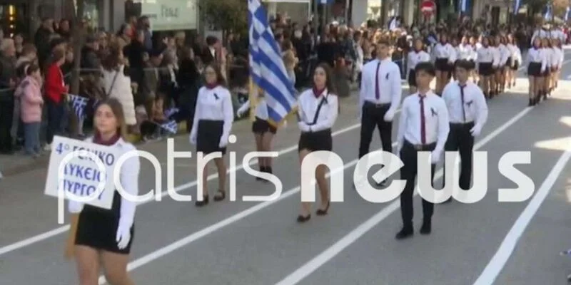 Πύργος: Με μαύρες κορδέλες στην παρέλαση οι μαθητές για τον αδικοχαμένο συμμαθητή τους