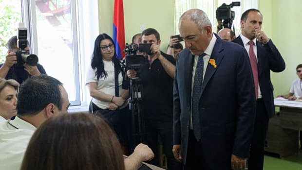 Ο πασινιάν ανακηρύσσει τη νίκη του στις βουλευτικές εκλογές
