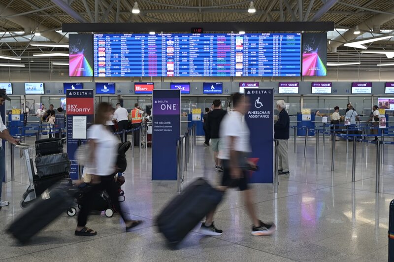 «πέταξαν» οι τιμές των αεροπορικών εισιτηρίων στην ελλάδα – η πρωτιά του αυγούστου