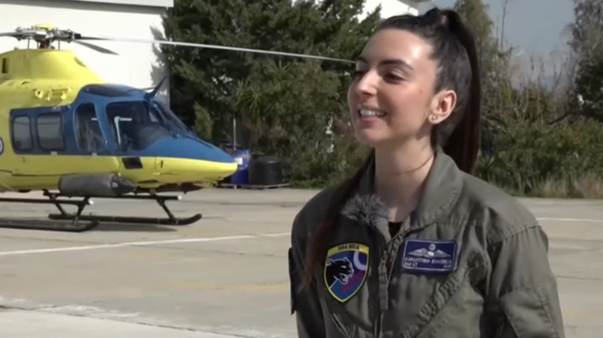 «Ο ουρανός δεν ανήκει σε κανένα φύλο» - Η 27χρονη ανθυποσμηναγός που κάνει αεροδιακομιδές