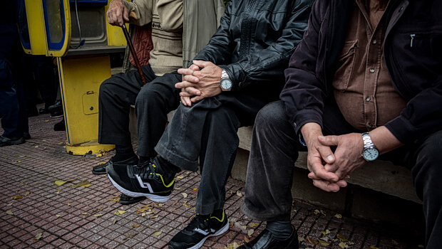 Ο πληθωρισμός «κατάπιε» τις αυξήσεις των συντάξεων - οι ονομαστικές αυξήσεις εξανεμίστηκαν στην πράξη