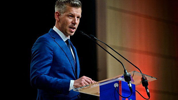 Από γραφείο κοντά στο Κοινοβούλιο θα κυβερνήσει ο Μαγιάρ, μακριά από το «Παλάτι» της διαφθοράς του Όρμπαν