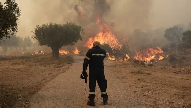Υπό μερικό έλεγχο η φωτιά στα βίλια αττικής - που ισχύουν κυκλοφοριακές ρυθμίσεις