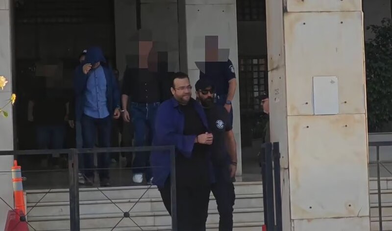Από τα τηλεοπτικά πλατό στην ανακρίτρια: απολογείται σήμερα ο φίλιππος καμπούρης για το κύκλωμα «μαμούθ»
