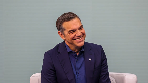 Από το θησείο στο ot forum: ο «νέος» τσίπρας απέναντι στον «παλιό» μητσοτάκη