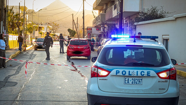 «ποιος σκότωσε το παιδί μου» - συγκλονίζουν τα λόγια της μητέρας του 20χρονου όταν τον αντίκρισε νεκρό
