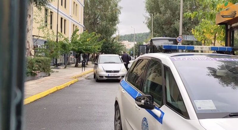 Απολογείται για τα στημένα στο μπάσκετ η διαιτητής βάσω τσαρούχα - η μεταγωγή της στην ευελπίδων
