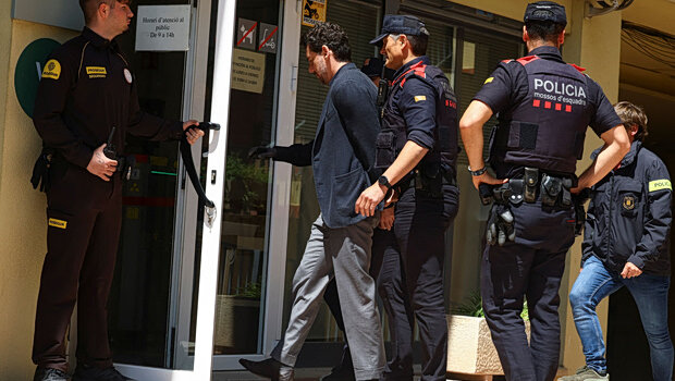 Υπόθεση mango: ο τζόναθαν άντικ αφέθηκε ελεύθερος με εγγύηση 1.000.000 ευρώ για τον θάνατο του πατέρα του