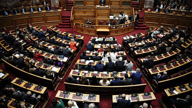 Η προοπτική σύστασης εξεταστικής επιτροπής για τις υποκλοπές τσουρουφλίζει το μαξίμου