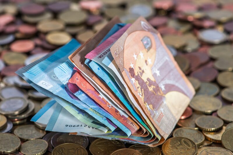 Απροσδόκητη κάμψη του δείκτη οικονομικού κλίματος στην ευρωζώνη - πού οφείλεται η υποχώρηση, το ελληνικό «σκορ