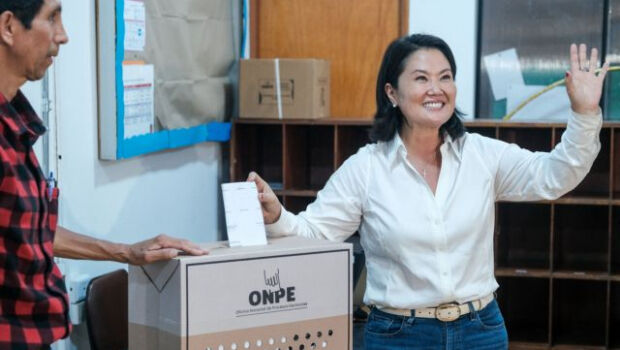 Μπροστά η δεξιά Φουχιμόρι στις προεδρικές εκλογές