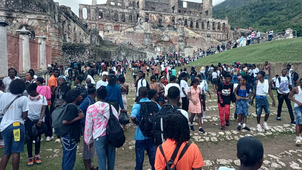 Τραγωδία σε δημοφιλές αξιοθέατο της Αϊτής - Τουλάχιστον 30 νεκροί σε ποδοπάτημα, ανάμεσά τους παιδιά (βίντεο)