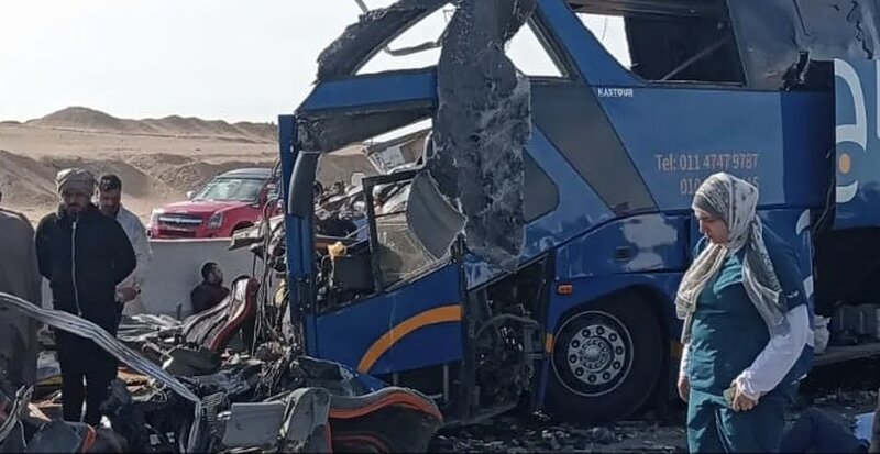 Τραγωδία στην αίγυπτο: 13 απώλειες και 34 τραυματίες από σύγκρουση τουριστικού λεωφορείου με φορτηγό