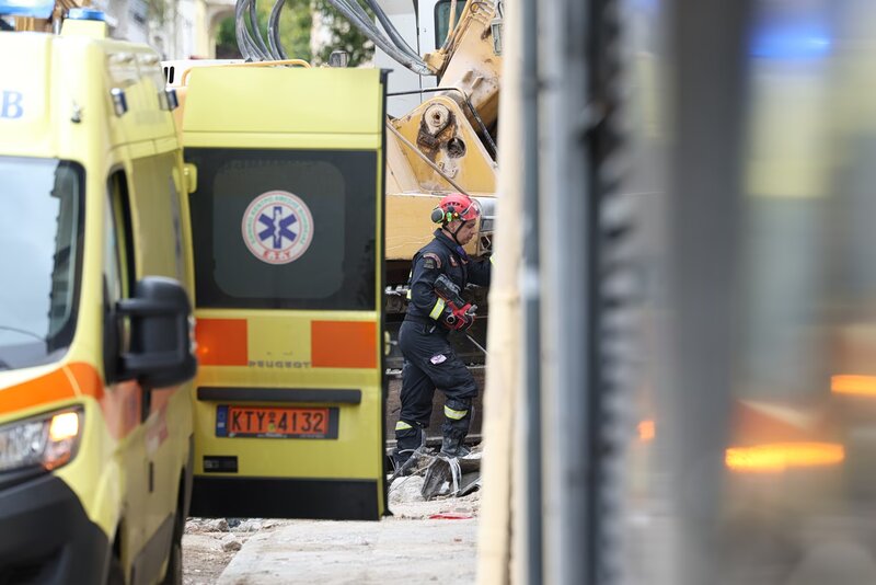 Τραγωδία στην πλάκα: εντοπίστηκαν και οι δύο τελευταίες σοροί, συνολικά έξι οι θύματα από την κατάρρευση του κ