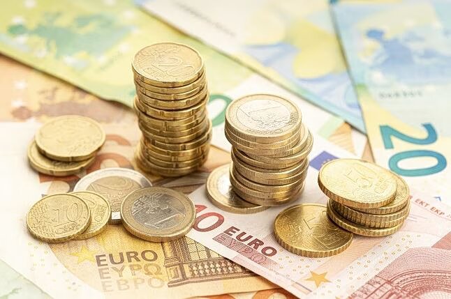 Τρεις λόγοι που αυξάνεται η χρήση μετρητών στην ευρώπη - πόσα χαρτονομίσματα κυκλοφορούν, τι ισχύει στην ελλάδ