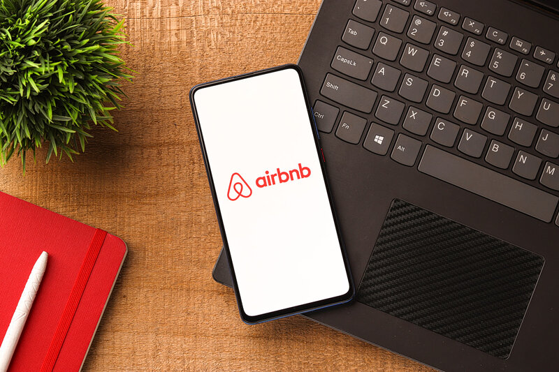 Φρένο στα airbnb και το 2027 - οι νέοι «κόφτες»